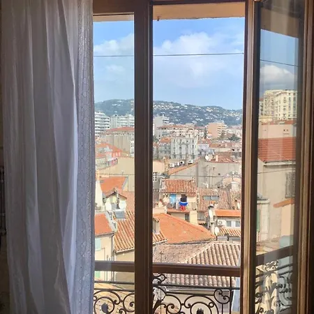 Cozy Studio In The Charming Village In The Old Town Of Appartement Cannes