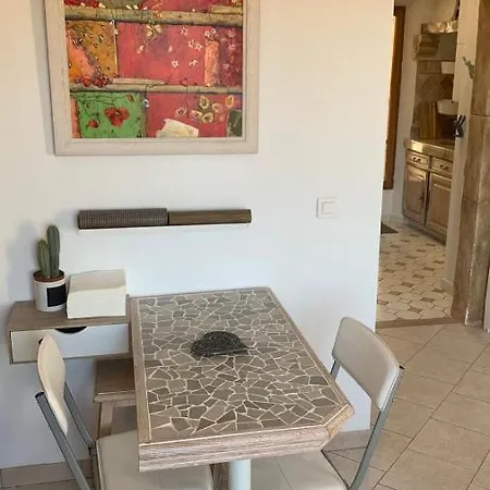 Cozy Studio In The Charming Village In The Old Town Of Appartement Cannes